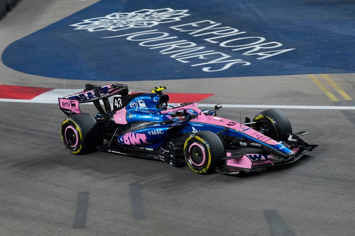 Franco Colapinto largará 11° en la Sprint de este sábado en Singapur. (AP).