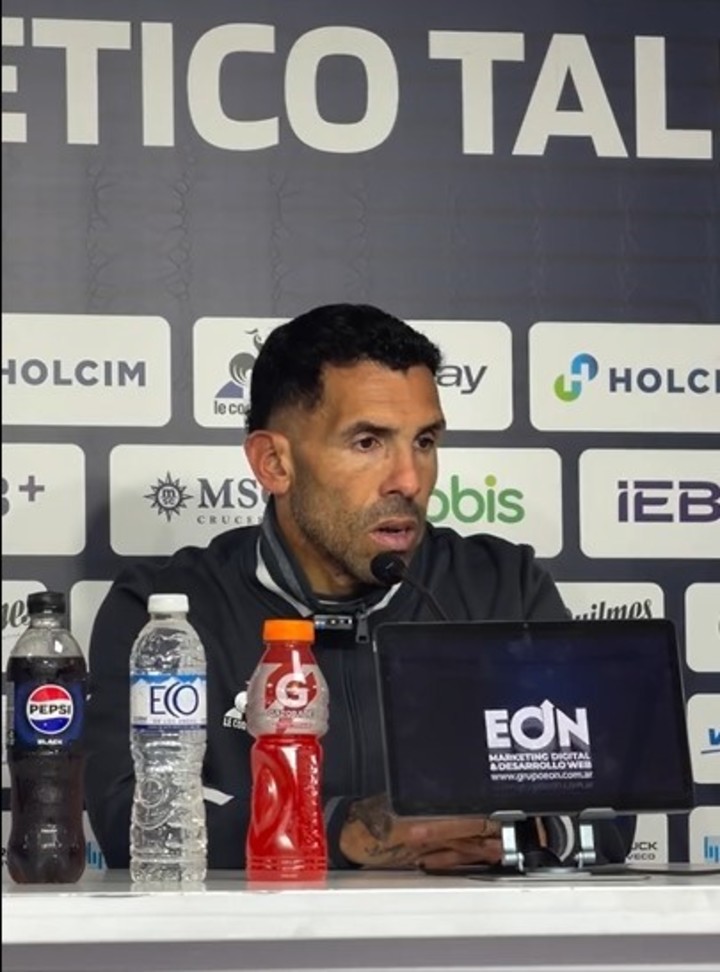 La comparación de Farías con Tevez que hizo Román. 