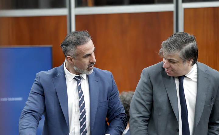 El neurocirujano Leopoldo Luque, en la lectura de los alegatos en el juicio por la muerte de Diego Armando Maradona (Foto: Francisco Loureiro)