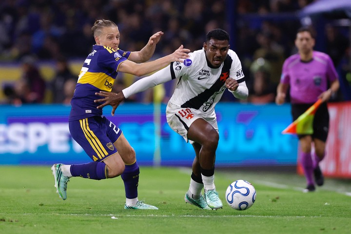 Ascacibar ante Vasco (Foto: EFE). 