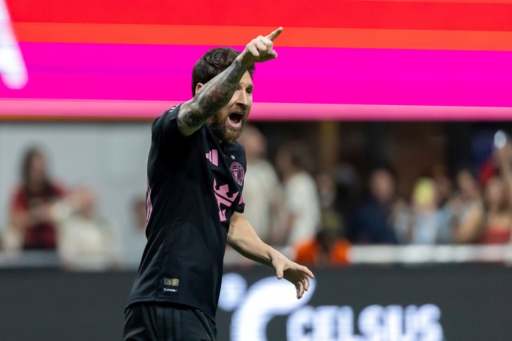 Lionel Messi escolta a Cristiano Ronaldo como el segundo futbolista mejor pago del mundo. 