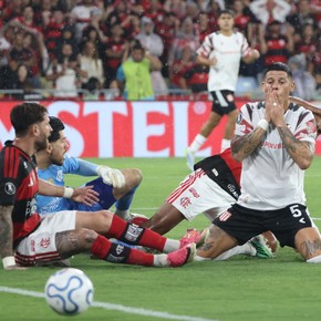 El antecedente que involucra a un ex River en el que se ampara Flamengo para pedir la clasificación ante Estudiantes