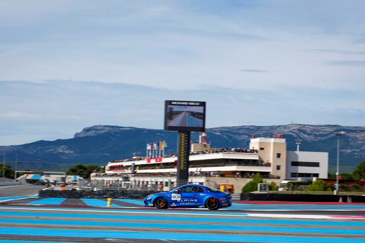 El Alpine en el circuito de Paul Ricard.