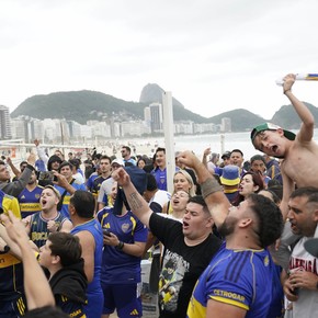 Boca copó Copacabana con un banderazo que revolucionó Río de Janeiro