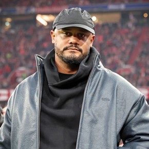 La lesión de Vincent Kompany que lo obligaría a dirigir sentado al Bayern Munich ante el Arsenal