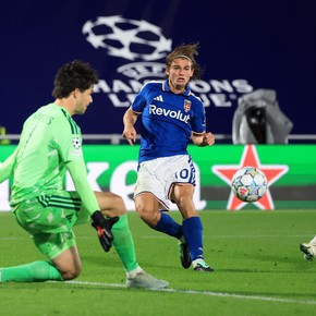 Champions League: goleada del Como al Manchester United, con un Nico Paz estelar