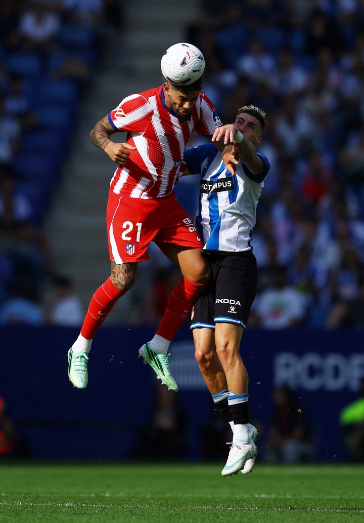 Cristian "Cuti" Romero contra el Espanyol  REUTERS/Albert Gea