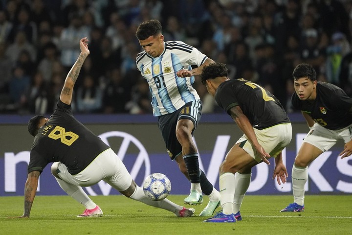 Leonel Flores encara en su debut en la Selección.
Foto: Fernando de la Orden
