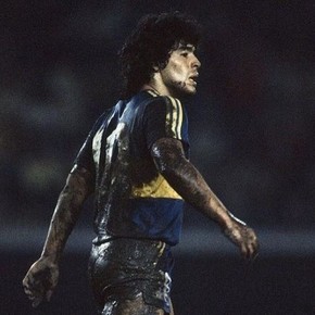 En el día de su cumpleaños y en vísperas del Súper: todos los Boca-River oficiales que jugó Maradona
