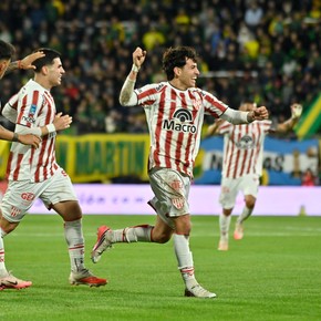 Instituto le ganó a Defensa, se clasificó a los playoffs y es puntero de la Zona A