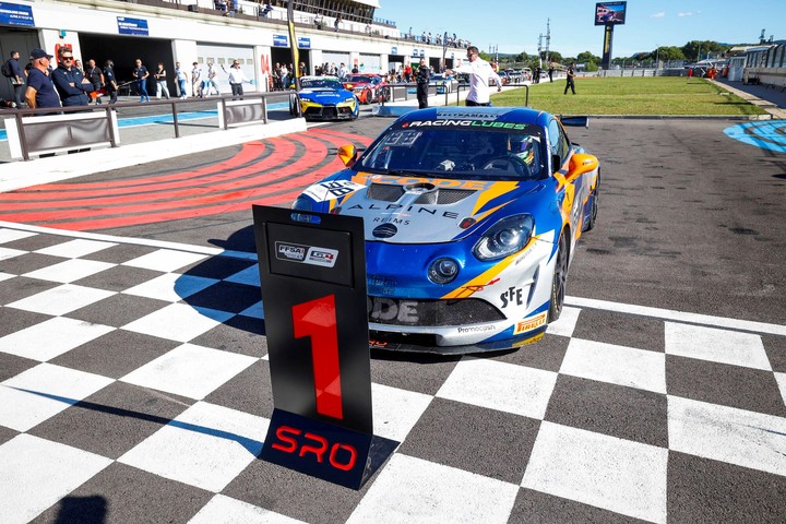 El auto campeón de la Alpine ELF Cup Series.