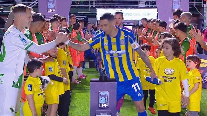 El saludo de Di María con Ruso Rodríguez. (Captura TV)