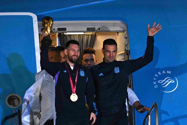 La gloria misma. La vuelta con la Copa del Mundo. Para siempre. (AFP)