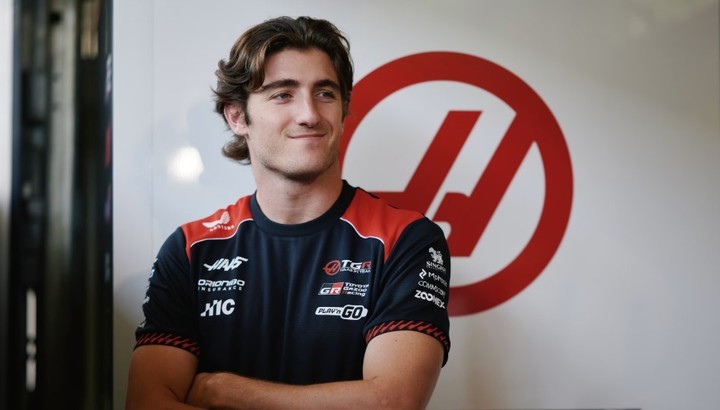 Jack Doohan, con la ropa de Haas.