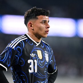 Leo Flores, del doblete en Boca a los 45 minutos en la Selección y las palabras de Scaloni
