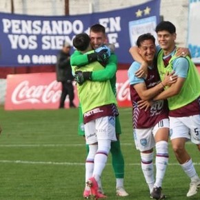 UAI Urquiza metió un triunfazo, Brown (A) cayó ante CADU y la pelea por el descenso en la Primera B está al rojo vivo