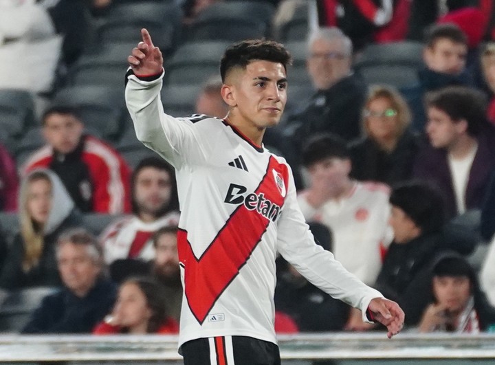 Almada volvió a sumar minutos (Foto Marcelo Carroll - CLARIN).