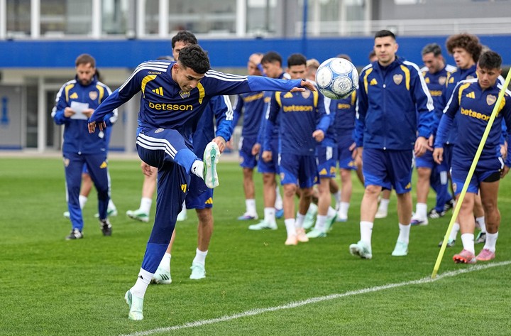 Leonardo Flores - 
Entrenamiento de Boca Juniors - 
Centro de Entrenamiento de Boca Juniors en Ezeiza - 
7 de octubre de 2026 - 
Foto: Javier Garcia Martino - Prensa CABJ -