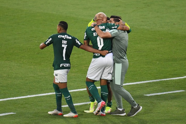El festejo de Deyverson con Ferreira.