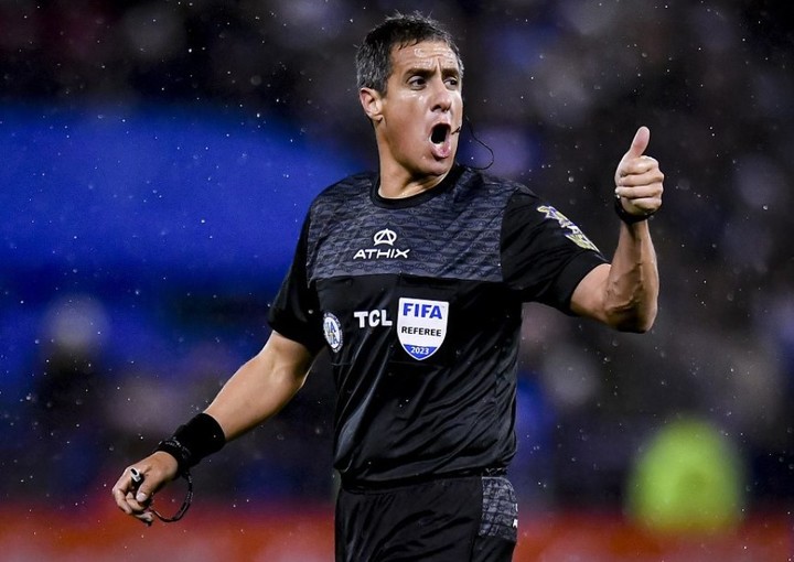 Pablo Echavarría, el árbitro del partido.