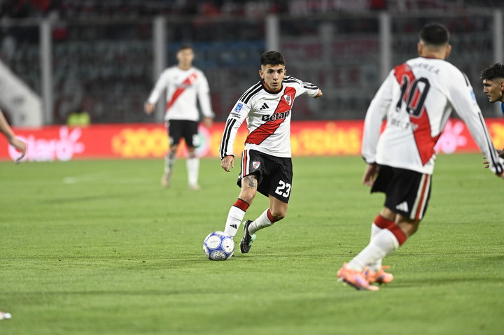 Almada encaró y sentenció el partido con un golazo.